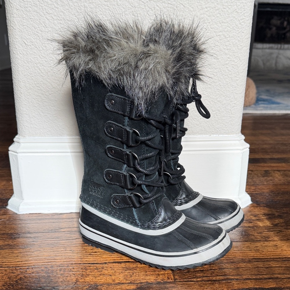 Like new Sorel Black Joan of Arctic Boots size 5